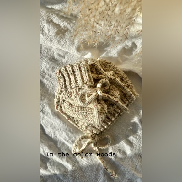 Bonnet and Booties set - Picture 4 of 6